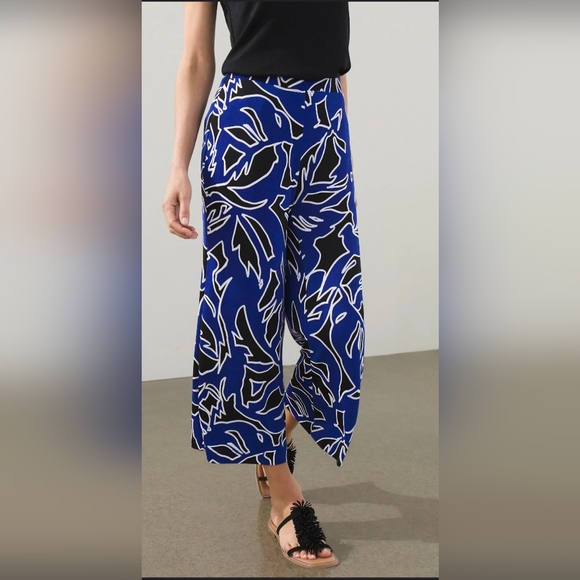 Chico's Pants - Chico's Travelers SZ 2/L/12 Pull On Wide Leg Stretch Crop Pants Abstract Print